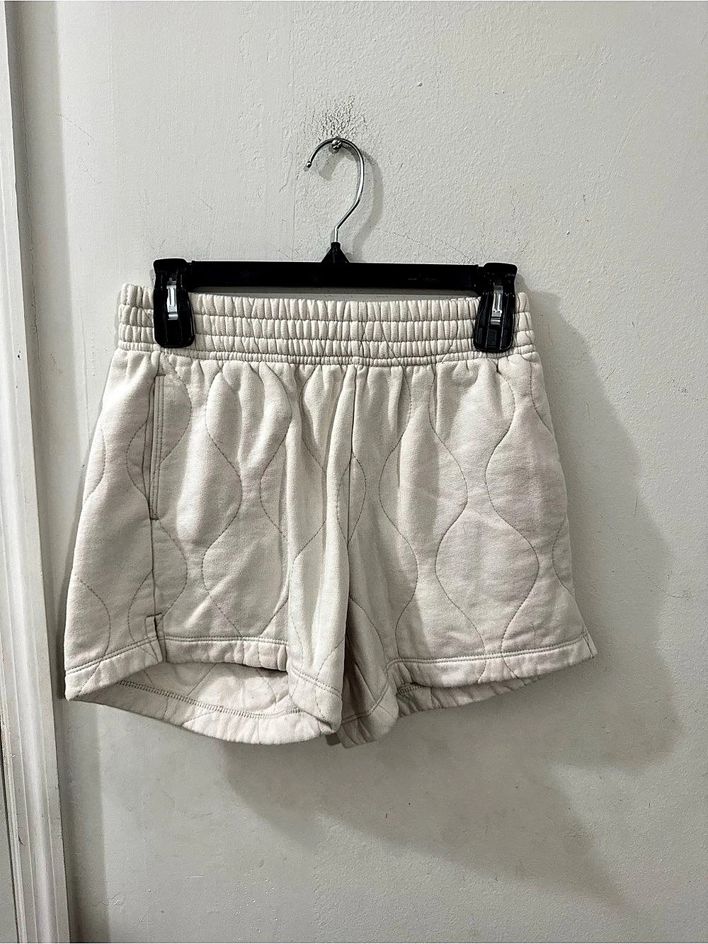 Abercrombie & Fitch Soft Collection Quilted Athletic Shorts, Cream Size XXS